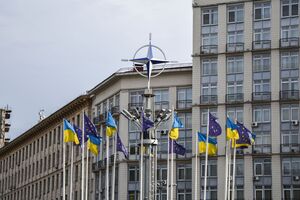 54% громадян впевнені, що для України важливіше вступити в НАТО