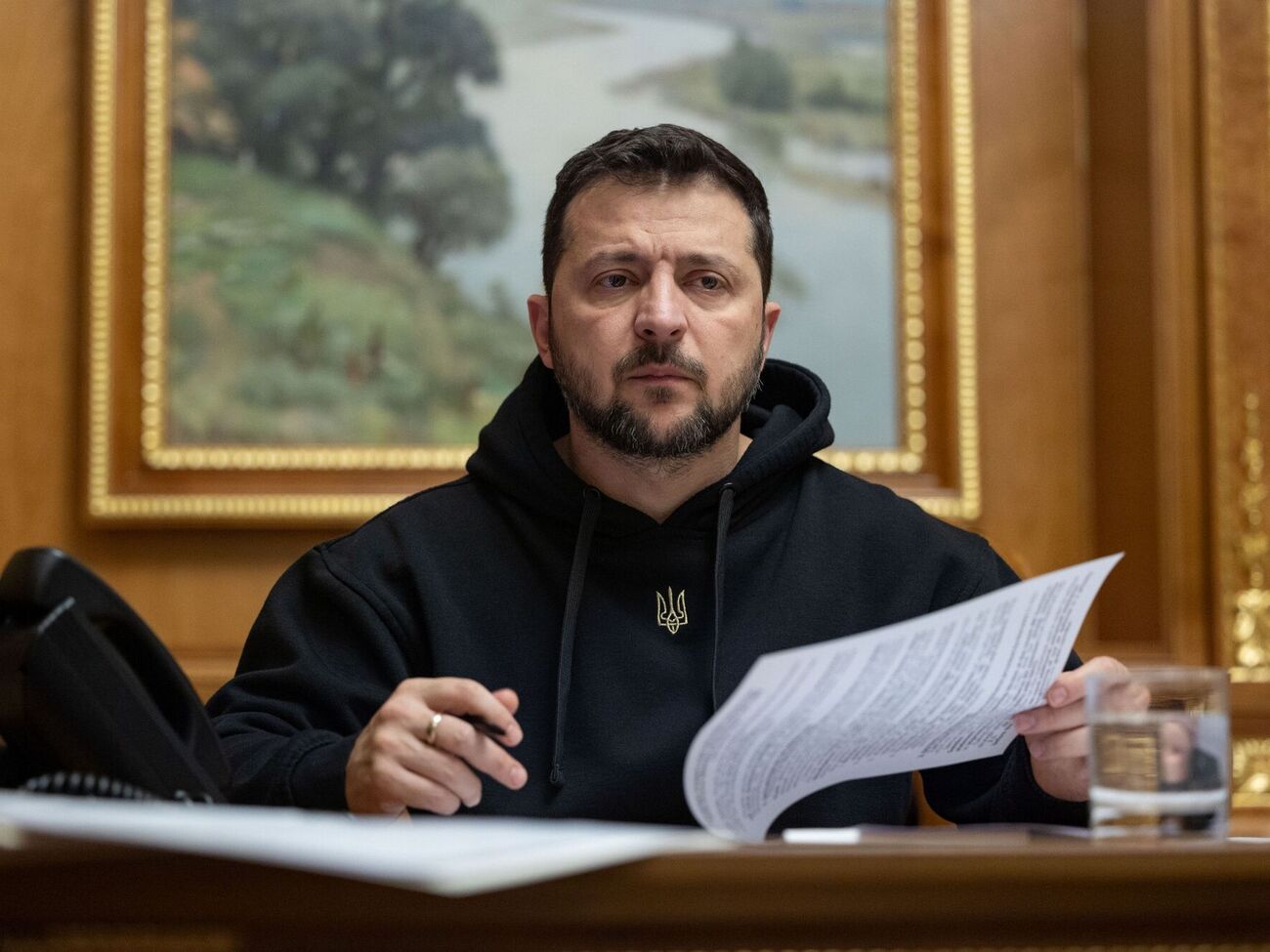 Зеленский отметил, что в ходе беседы со Стере они договорились начать переговоры по двустороннему документу о гарантиях безопасности на основе декларации G7