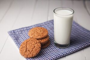 По словам блогера, печенье получается не очень мягкое, его не очень легко кусать, но оно очень вкусное