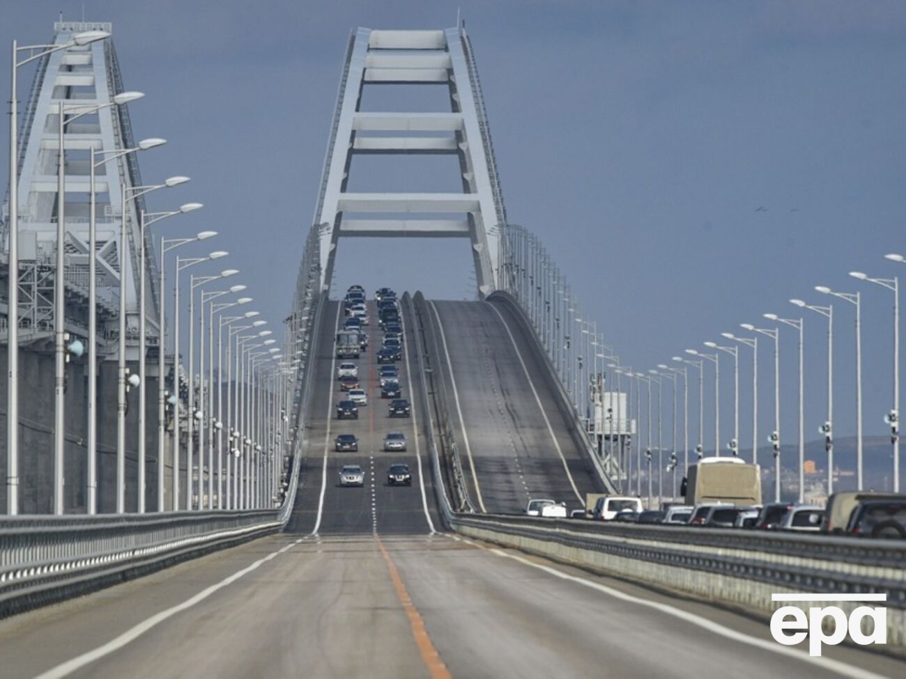 Защита Крымского моста вынуждает оккупантов тратить значительные ресурсы, отмечают в британской разведке