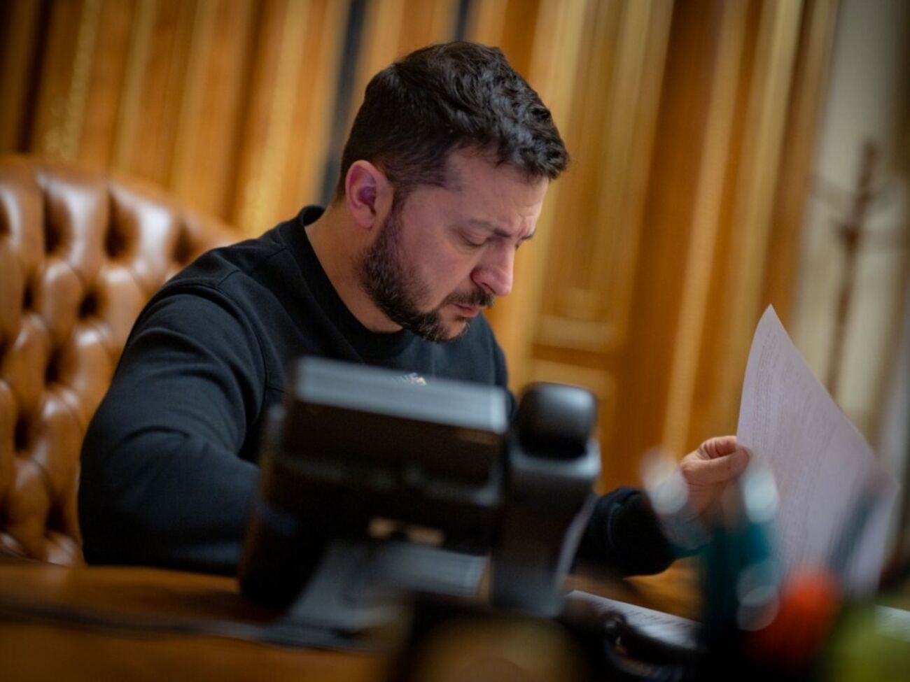 Зеленский (на фото) выразил благодарность Гутерришу за работу команды ООН в Украине по гуманитарному реагированию