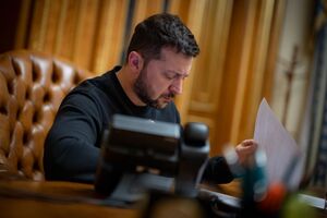 Зеленский (на фото) выразил благодарность Гутерришу за работу команды ООН в Украине по гуманитарному реагированию
