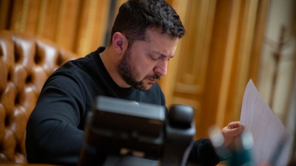 Зеленский (на фото) выразил благодарность Гутерришу за работу команды ООН в Украине по гуманитарному реагированию