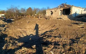 Унаслідок авіаудару РФ по Бериславу травми дістали дві жінки, зазначили в Херсонській ОВА