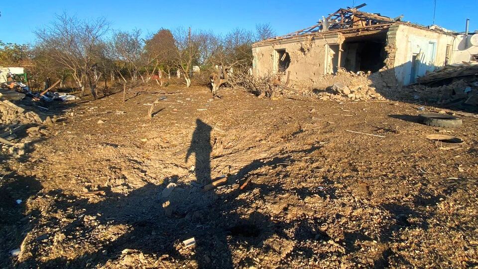 Унаслідок авіаудару РФ по Бериславу травми дістали дві жінки, зазначили в Херсонській ОВА