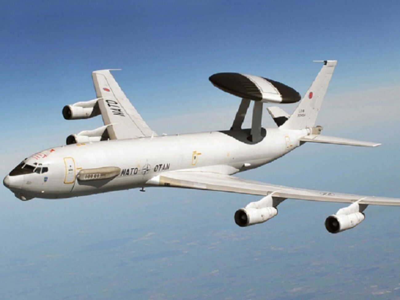К патрулированию НАТО привлекает самолеты
