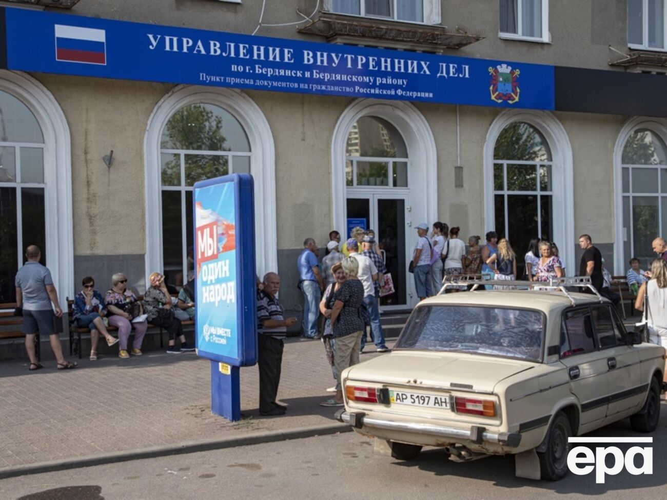 Оккупанты не могут укомплектовать свои "органы" коллаборантами и свозят в Украину работников из РФ, говорят в ЦНС