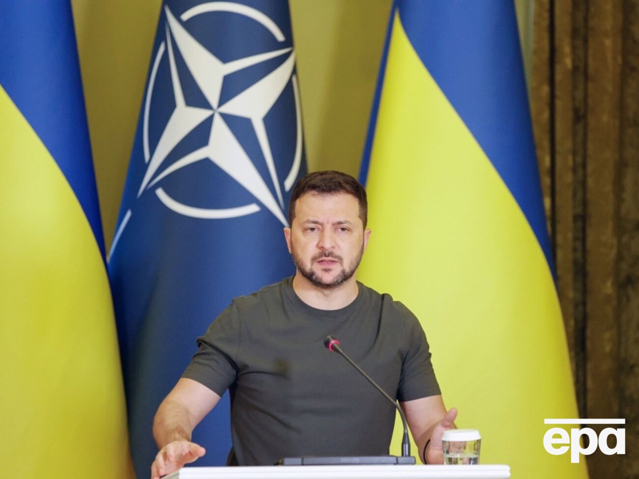 Зеленский призвал партнеров продолжать поддержку Украины