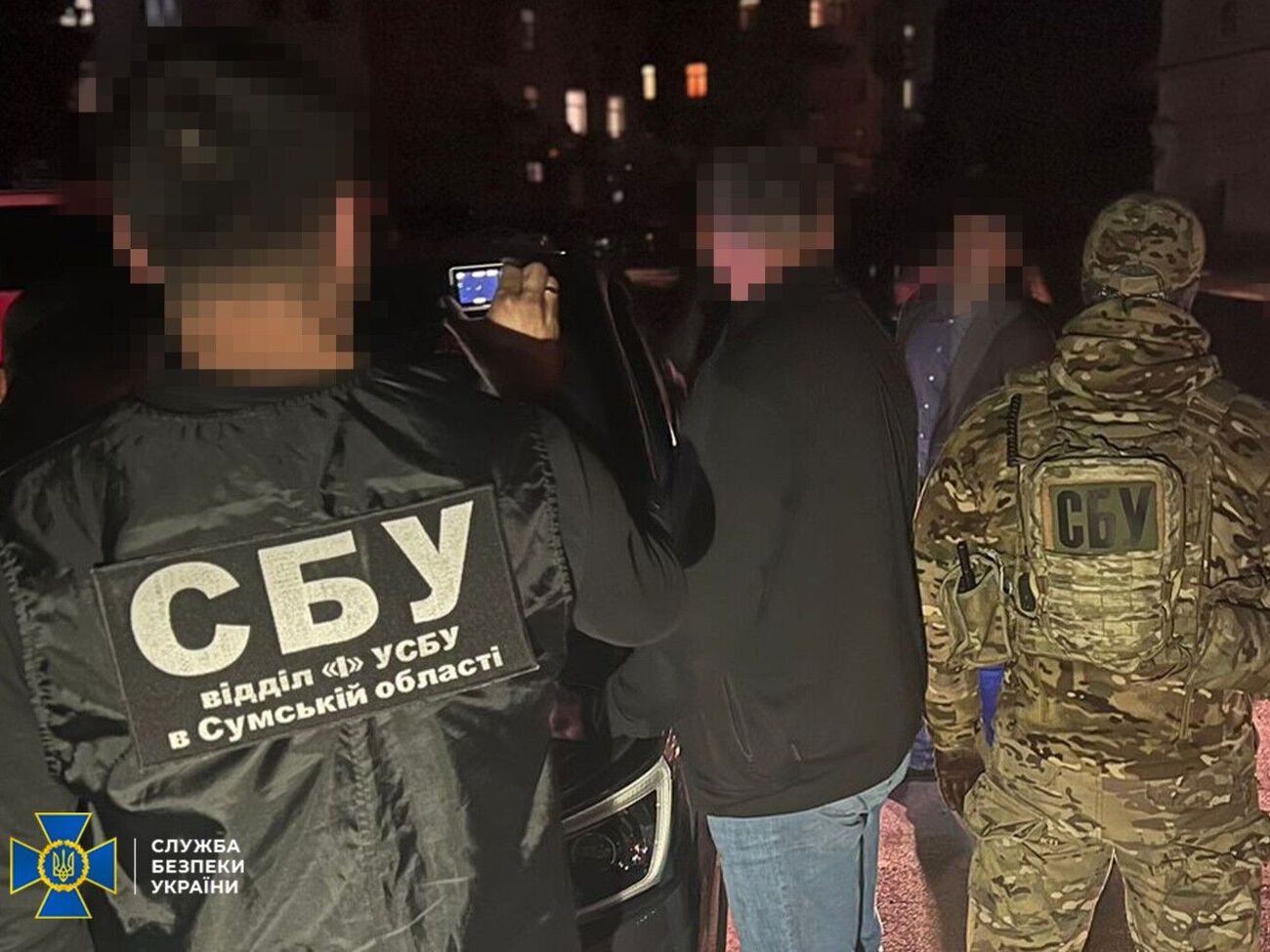 По данным СБУ, чиновники требовали взятки от местных предпринимателей за беспрепятственное ведение бизнеса в городе