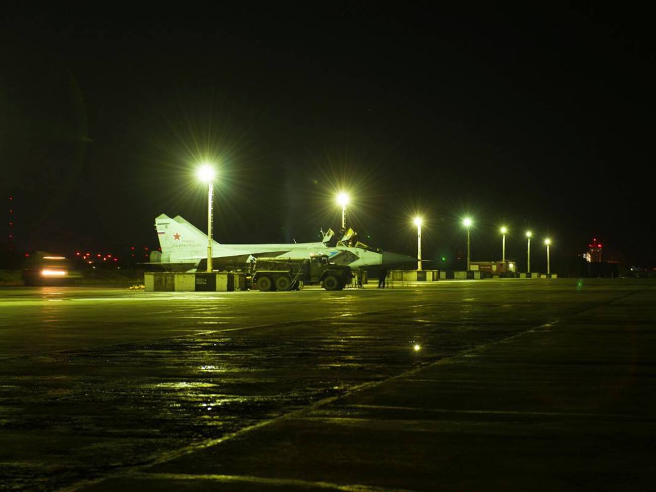 На аэродроме Бельбек находится по меньшей мере четыре российских истребителя МиГ-31, свидетельствуют спутниковые снимки, опубликованные 19 октября