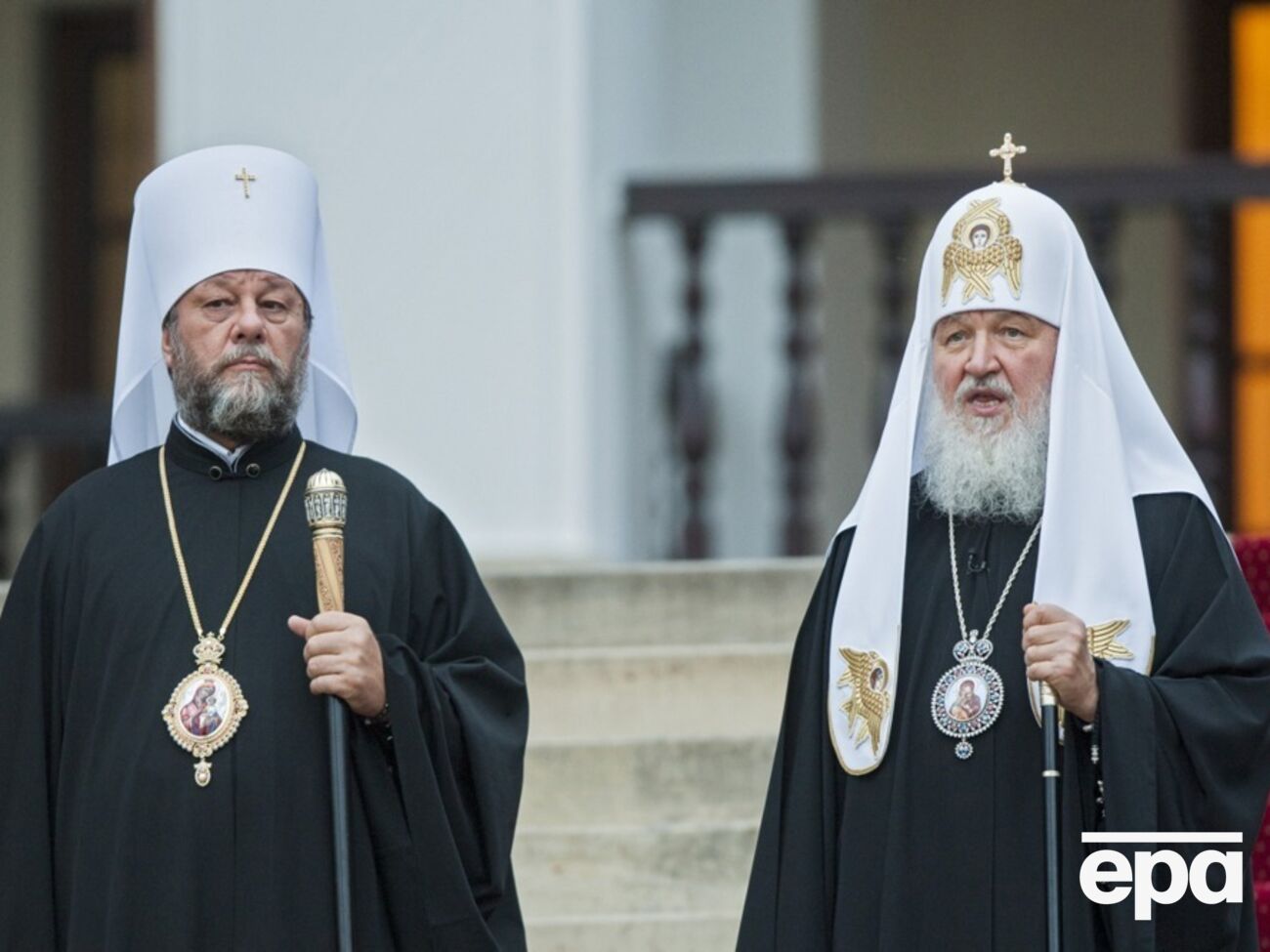 Письмо митрополита Владимира (слева) патриарху РПЦ Кириллу (справа) датировано 5 сентября