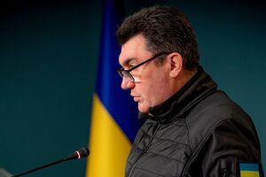 Пока РФ продолжает оккупировать территорию Украины, ни о каких переговорах не может быть и речи, отметил Данилов