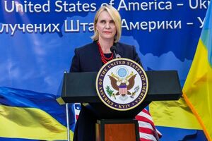 Бринк подчеркнула, что Соединенные Штаты поддерживают Украину в ее стремлении привлечь Россию к ответственности