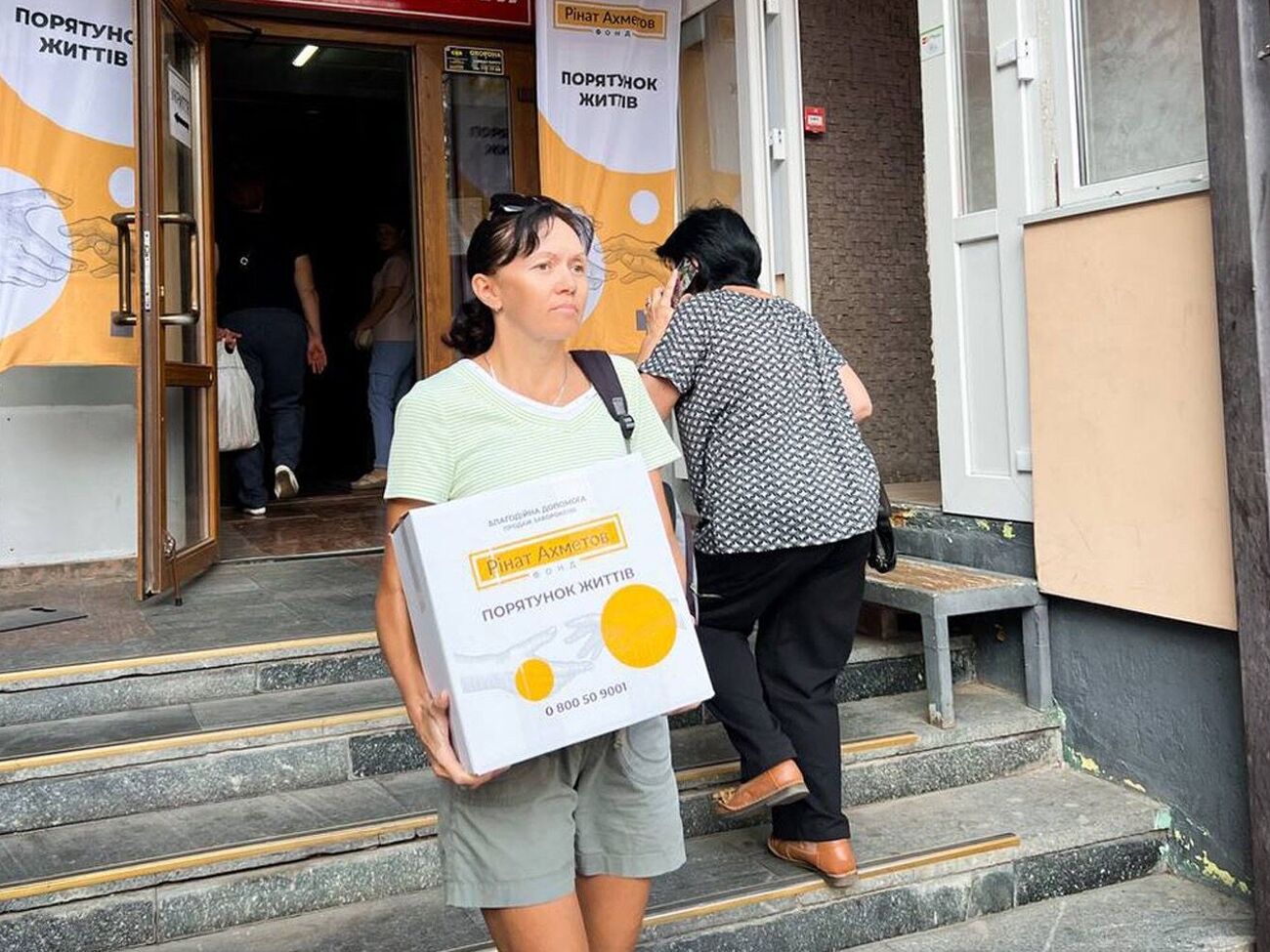 С 2014 года Фонд передал жителям Украины 13 млн продуктовых наборов