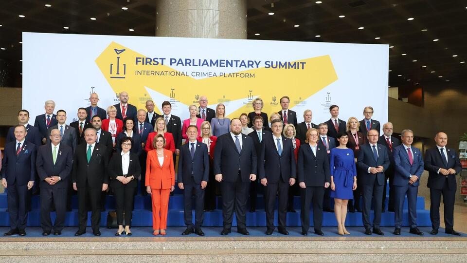 У першому парламентському саміті міжнародної Кримської платформи в Загребі взяло участь приблизно 400 політиків з усього світу