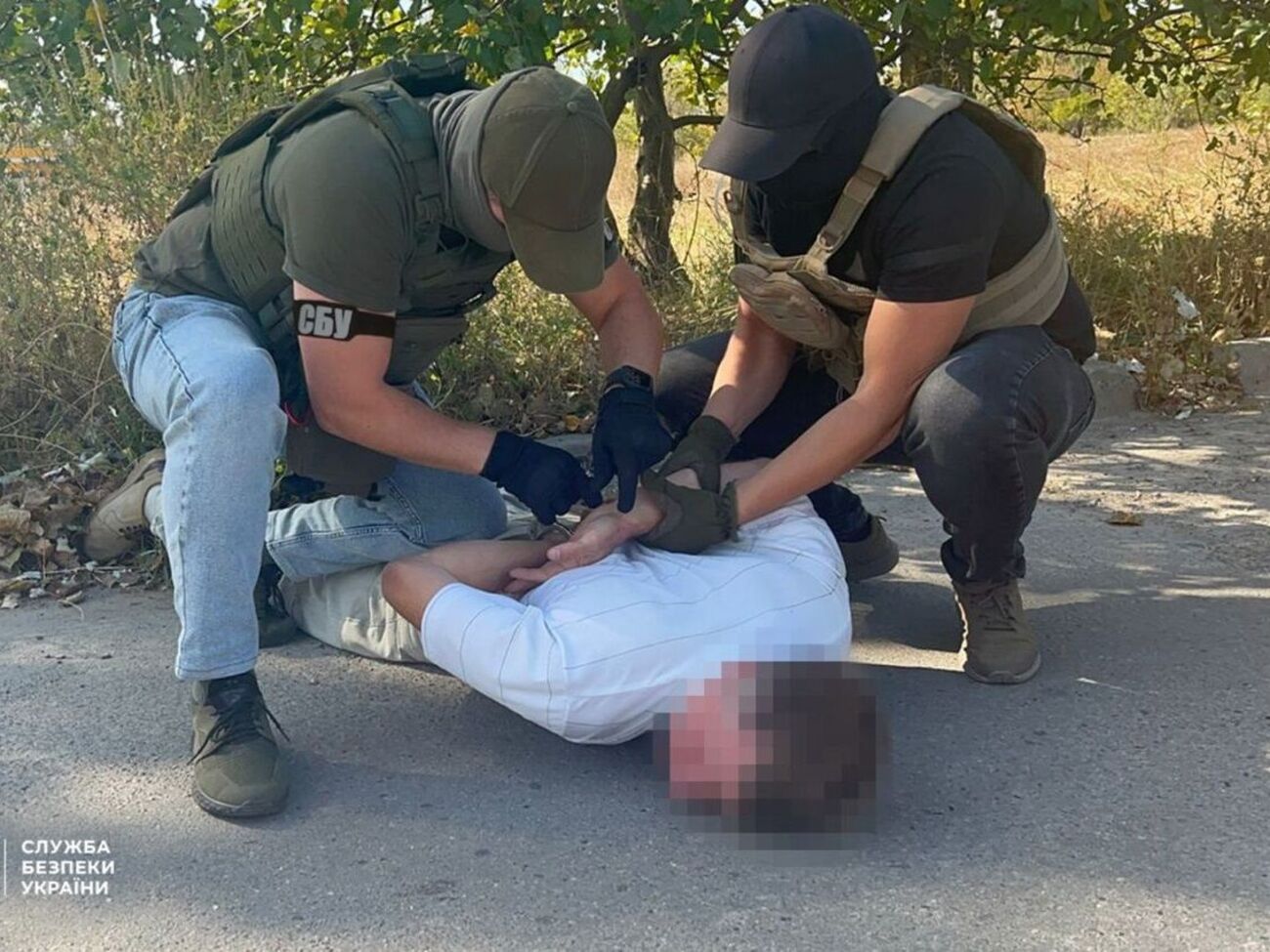 Главарю вражеской группы сообщили о подозрении по статье о государственной измене