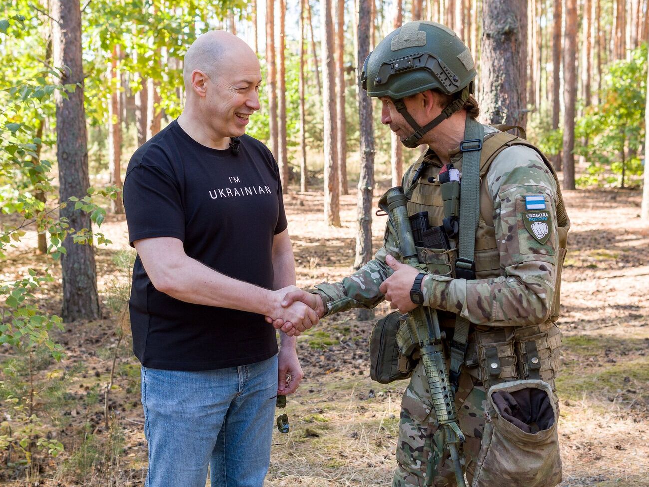 Экскурсию по базе Гордону провел заместитель командира легиона Цезарь
