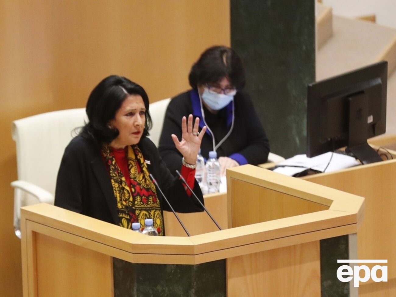 Депутаты "Грузинской мечты" не приветствовали стоя Зурабишвили, когда президент появилась на обсуждении ее импичмента в парламенте Грузии