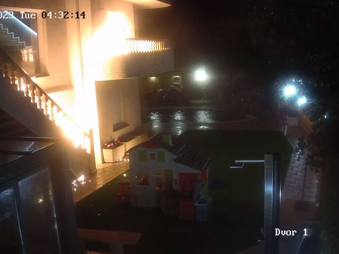 У будинок Шарія кинули кілька "коктейлів Молотова"