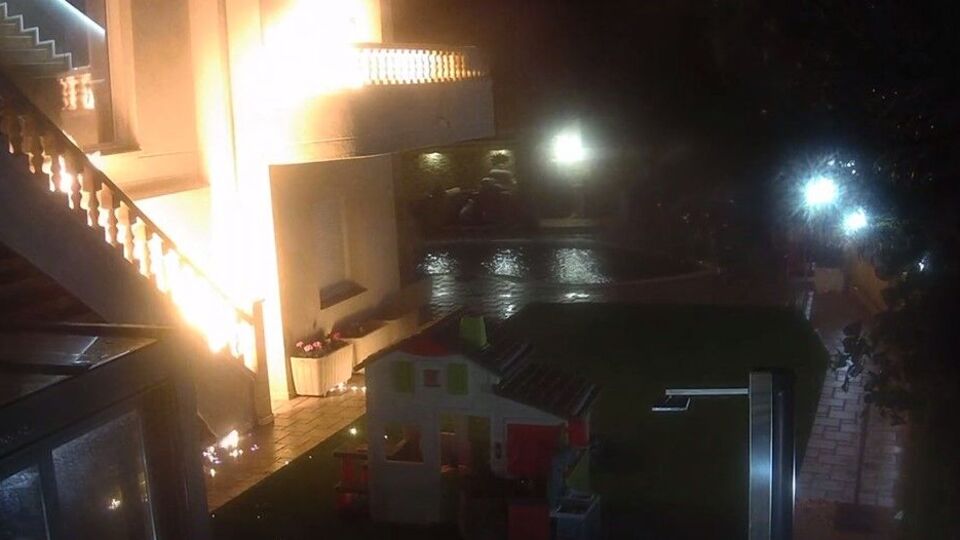 В дом Шария бросили несколько "коктейлей Молотова"