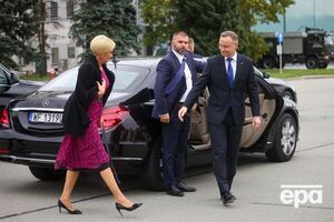 Кортеж президента Польщі складається переважно із трьох автомобілів: основної машини, якою керує Дуда, і двох машин охорони, зазначили ЗМІ