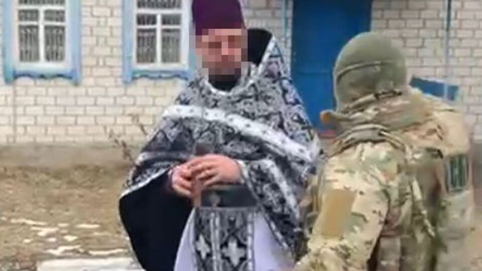Священника задержали за передачу информации оккупантам