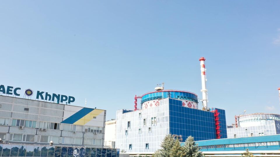 На станції пошкоджено вікна в адміністративно-побутовому й лабораторно-побутовому корпусах