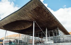 Сенедд і далі підтримує народ України, який протистоїть незаконній війні, розв'язаній Путіним, заявили у парламенті Уельсу