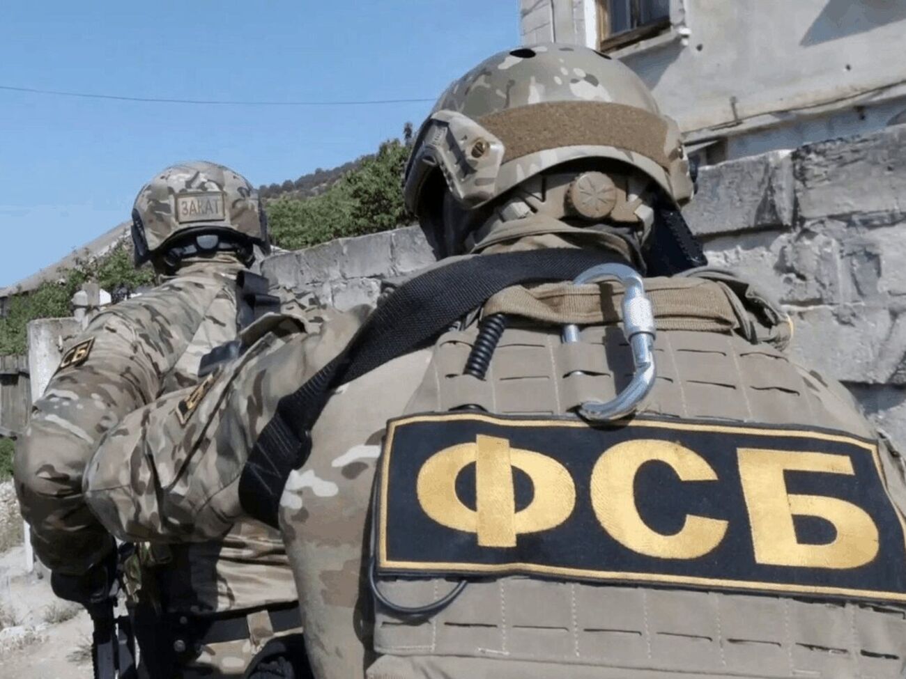 Взрывчатка сработала в автомобиле сотрудников ФСБ