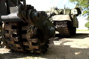 Трали працюють у парі, обидва мають витримувати від восьми до 10 підривів