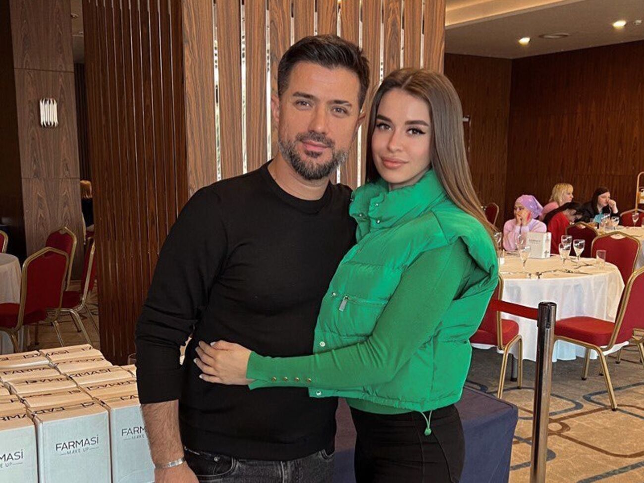 Налчаджиоглу не пояснює, чому його дружина видалила спільні фото з ним