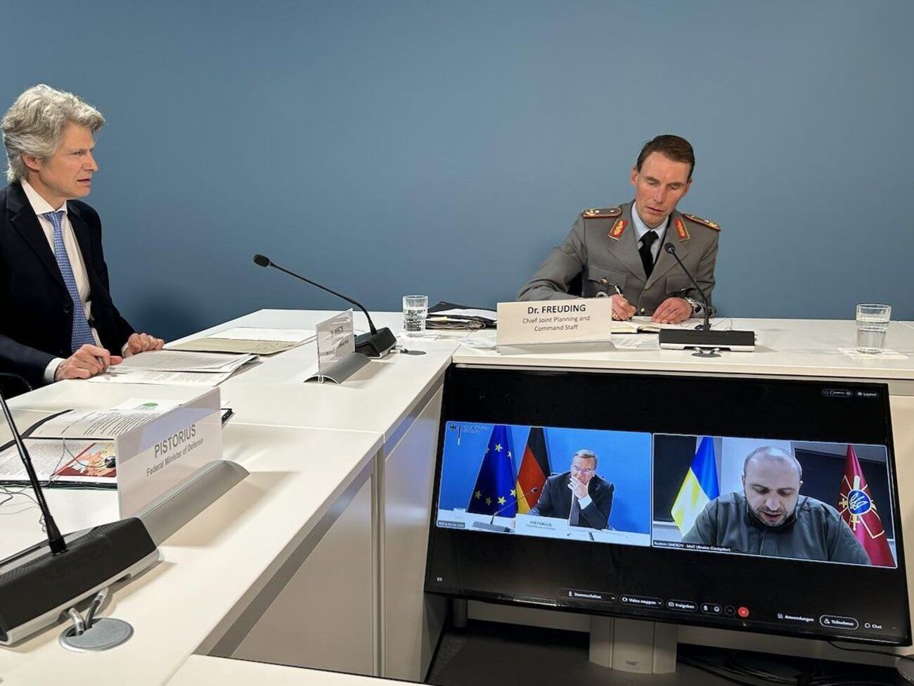 Писториус и Умеров провели разговор днем 26 октября в режиме видеоконференции, отметили в минобороны ФРГ