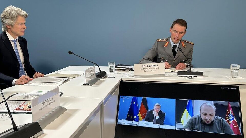 Писториус и Умеров провели разговор днем 26 октября в режиме видеоконференции, отметили в минобороны ФРГ