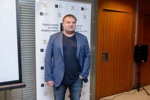 Народ РФ переживает, что Путин старый. Поэтому политтехнологи Кремля решили довести этот вопрос до абсурда. Еще пара таких выбросов и все начнут отмахиваться от темы старости и двойников