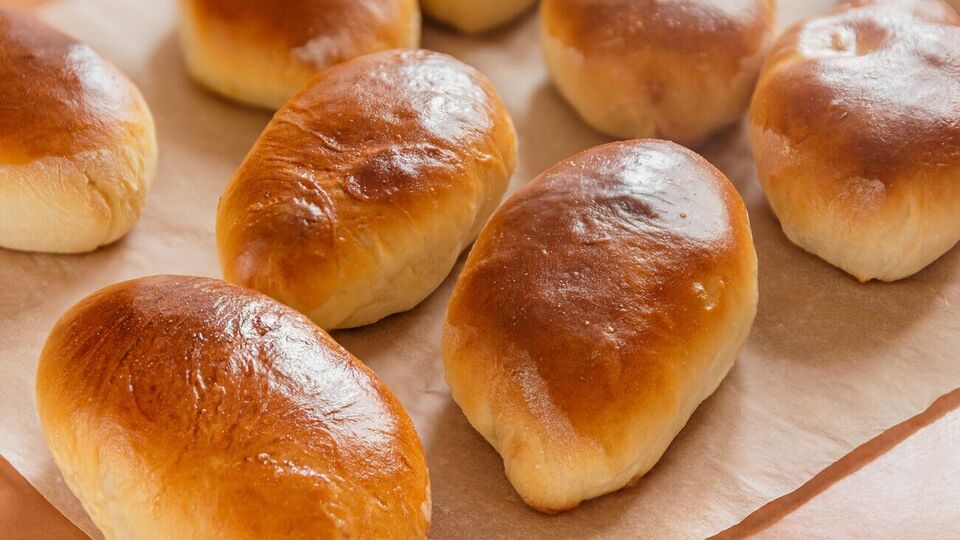 Випікайте пироги в духовці за температури +180 °С до рум'янцю