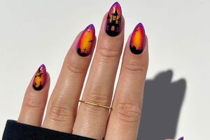 Ногти оформлены в одном стиле, но с разными рисунками