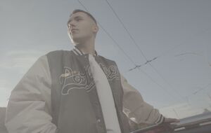 У лютому 2022 року Карпук розпочав сольну кар'єру під псевдонімом Yaktak