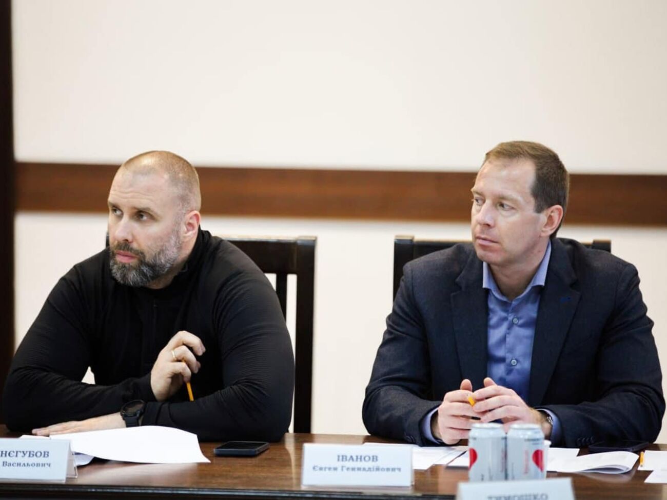 Cогласно решению Совета обороны, детям запрещено въезжать в три общины Харьковской области, отметил Синегубов (слева)