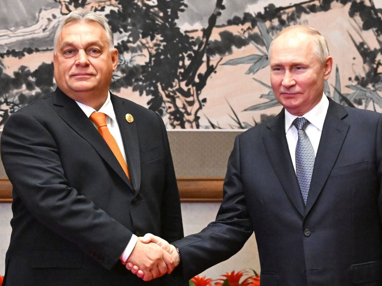 Орбан и Путин провели встречу в Пекине 17 октября