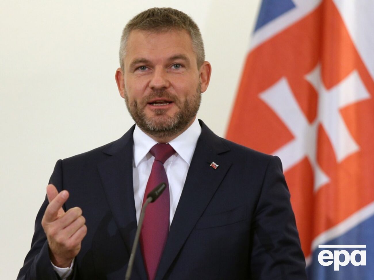 Пеллегріні виступає за те, щоб замовлення на озброєння для України, зроблені на комерційній основі, тривали