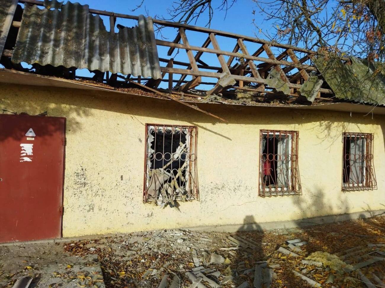 По словам Прокудина, зафиксировано 15 прилетов управляемых авиабомб по населенным пунктам Херсонской области