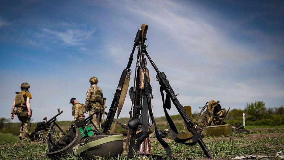 Украинские военные продолжают штурмы в районе Бахмута и не дают окружить Авдеевку