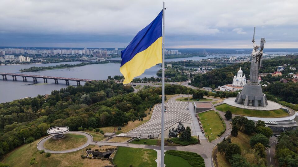 Розмір прапора – 16 на 24 метри