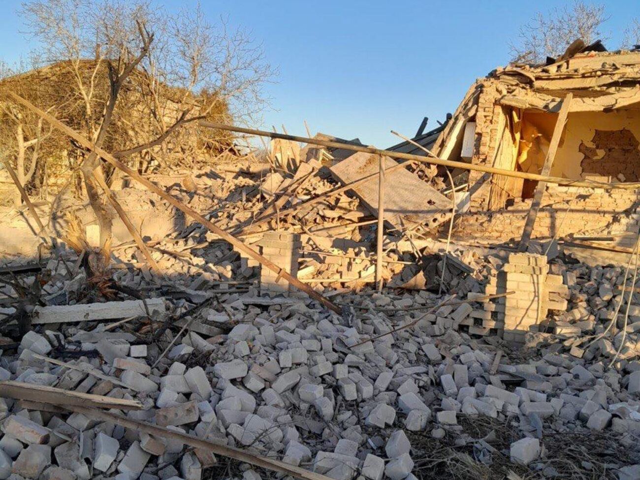 Херсонскую область оккупанты систематично атакуют управляемыми авиабомбами