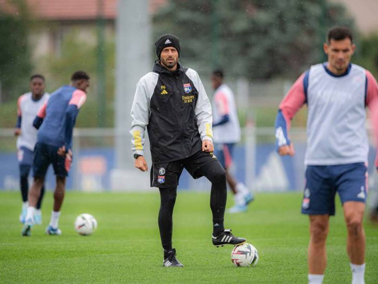 Тренер "Ліона" дістав поранення під час нападу на автобус футболістів