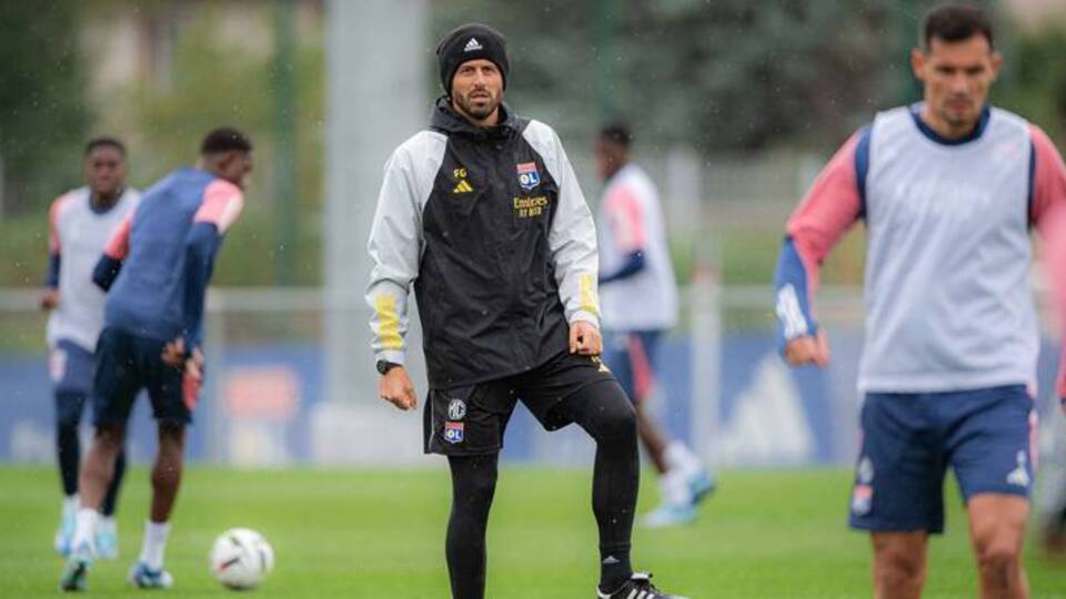 Тренер "Ліона" дістав поранення під час нападу на автобус футболістів