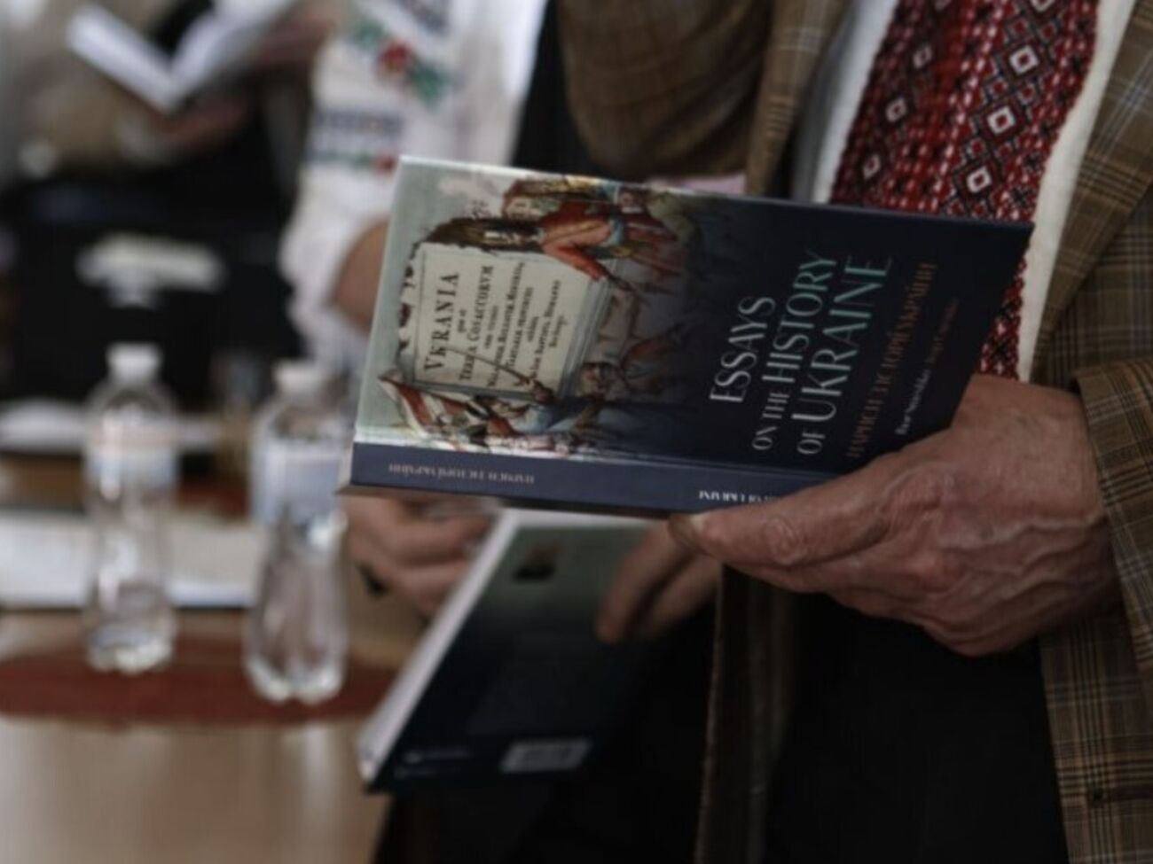 Книгу Смешко намерен издать еще на пяти языках