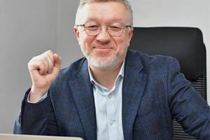 Мой прогноз наличного курса доллара к концу года – приблизительно 38 грн/$. Золотовалютных резервов, инструментов и уверенности у НБУ достаточно