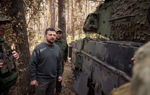 Зеленский обсудил с командирами оперативную обстановку и потребности сил обороны