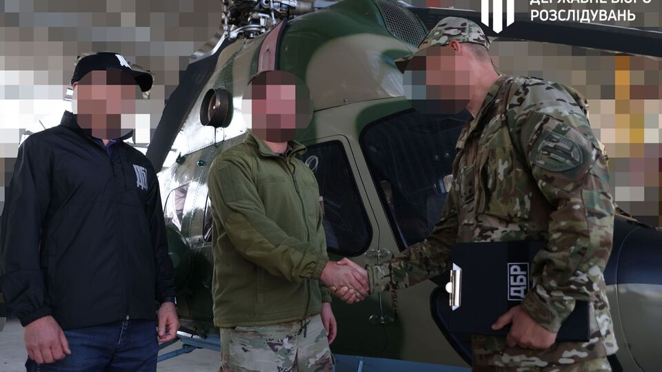 Вертолет, который удалось вернуть в Украину, перегнали сначала в одну из европейских стран, а затем на Ближний Восток